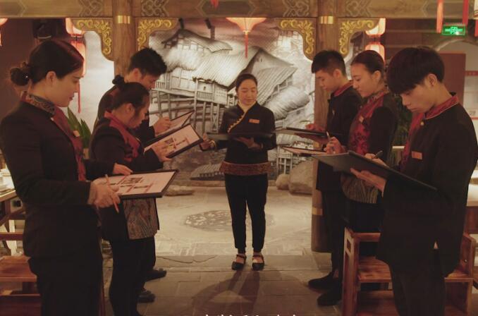 九宮格火鍋加盟店，如何合理為員工安排工作？