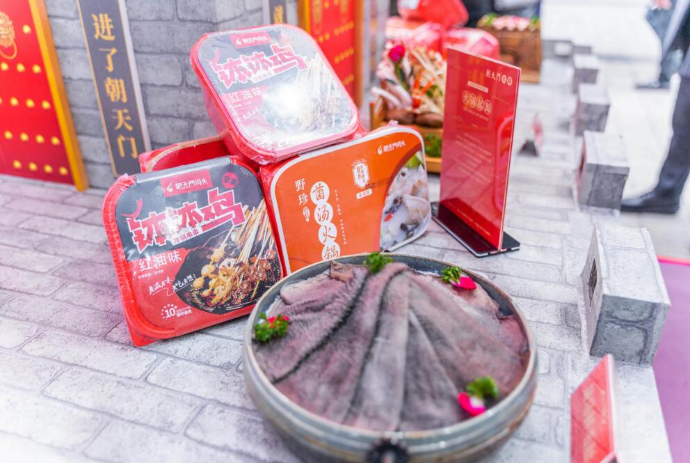 常寧開(kāi)火鍋加盟店，如何通過(guò)特色吸引顧客？