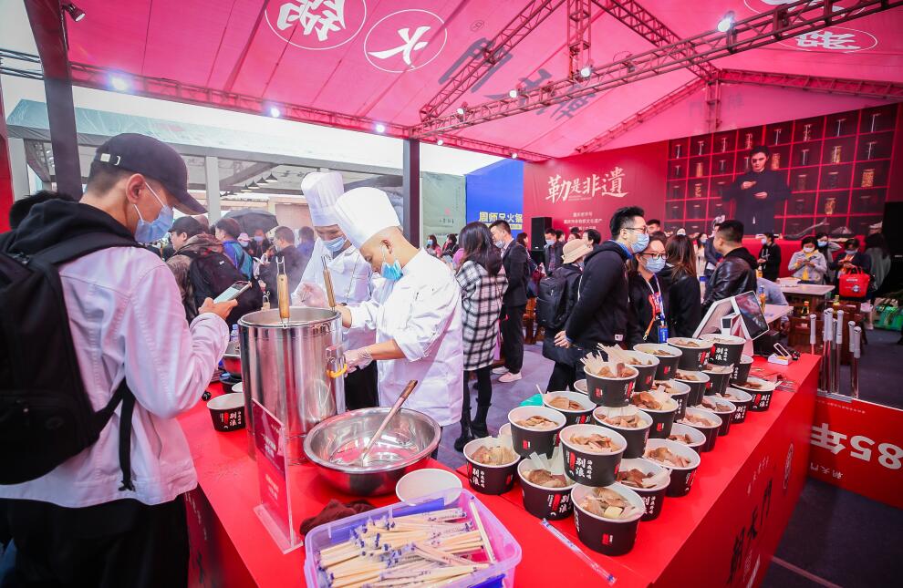 四川人教你如何調制一個正宗的火鍋油碟？