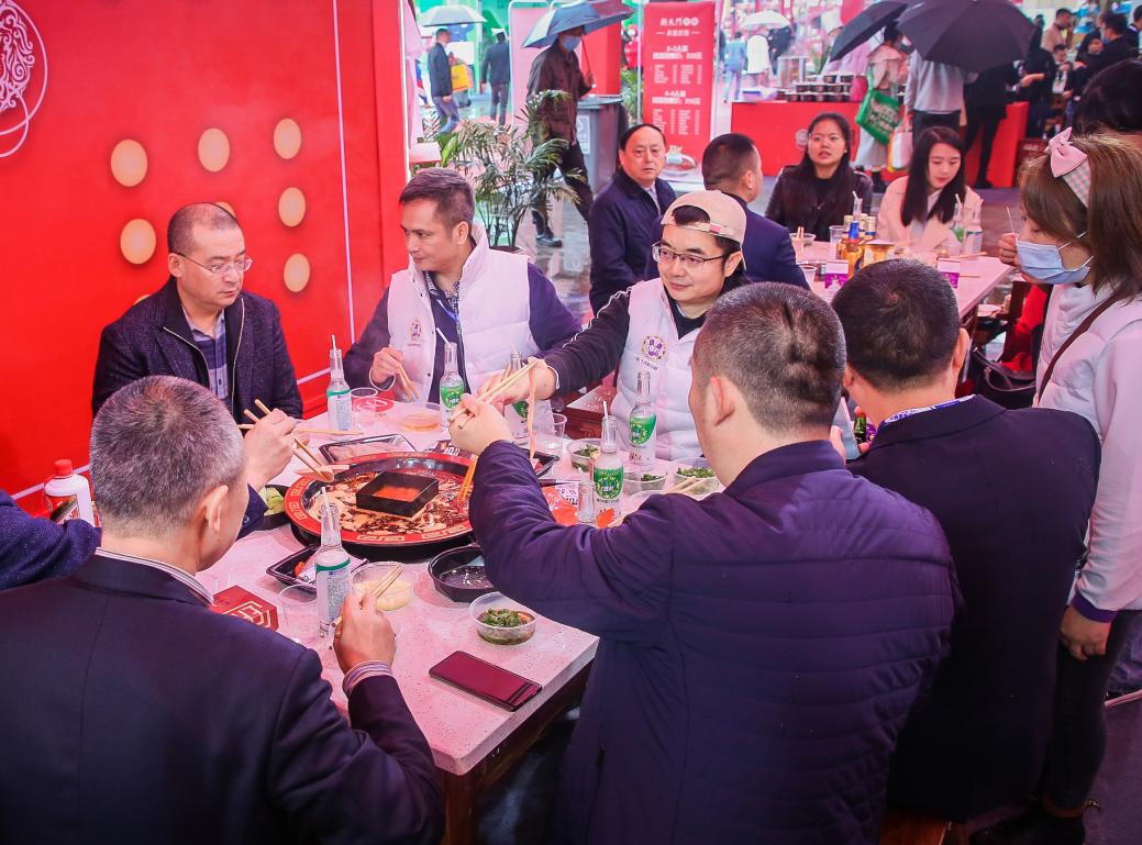 如何聯(lián)系朝天門火鍋總部？加盟電話是多少？