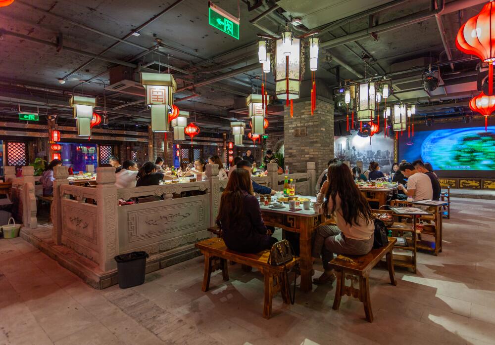 打卡網紅城市四川，少不了吃一頓朝天門火鍋！