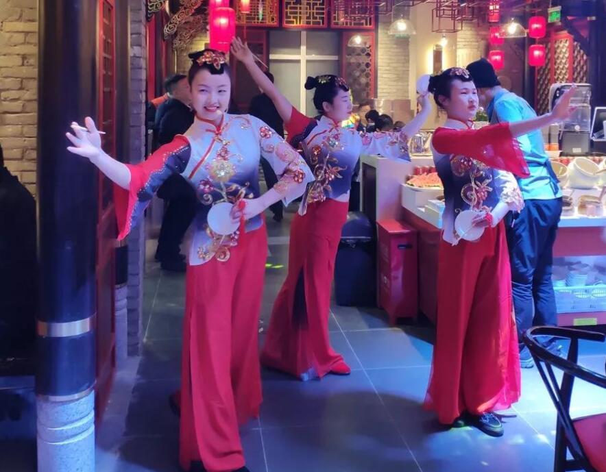 朝天門火鍋的裝修是統一的風格和模板嗎？