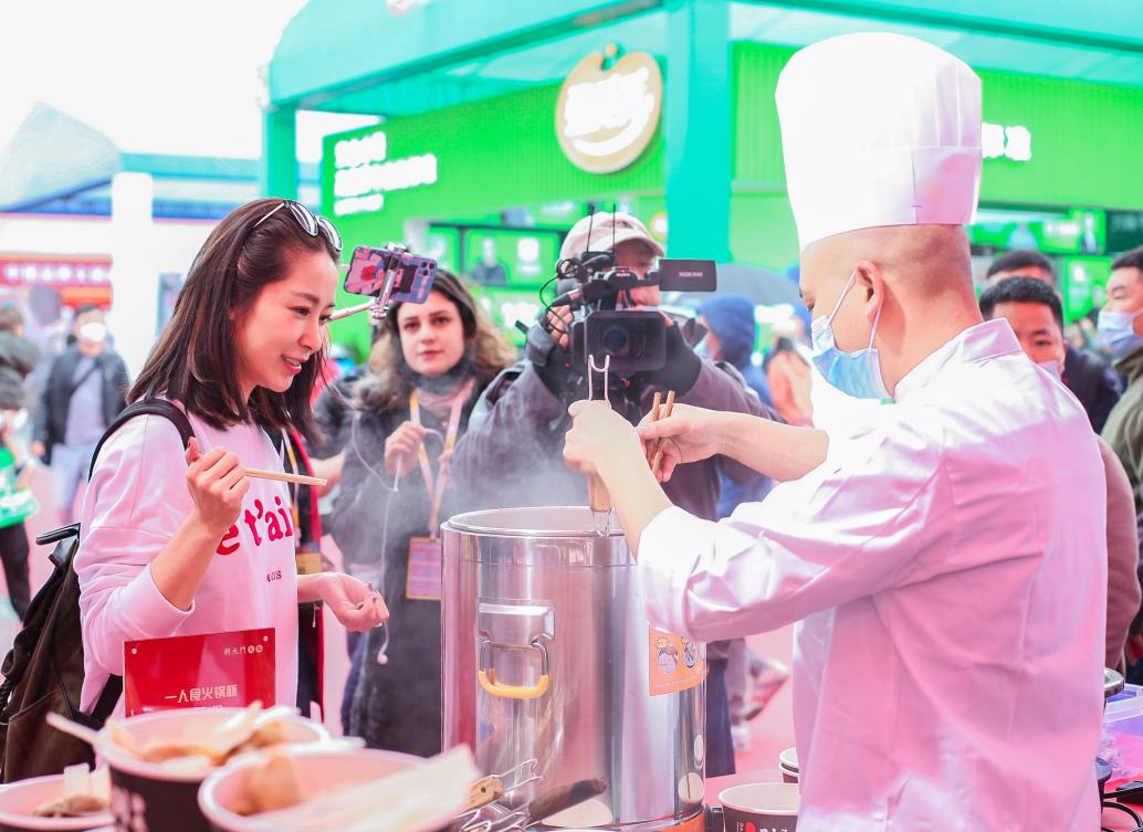 朝天門火鍋培訓(xùn)中心,為加盟店培訓(xùn)專業(yè)化人才!