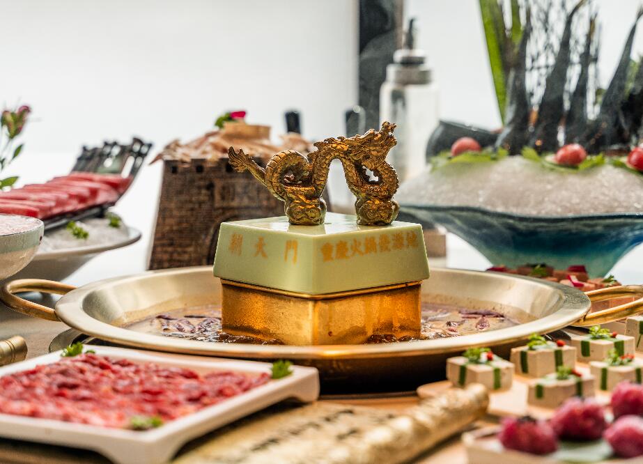 來朝天門吃火鍋，感受火鍋界的顏值天花板！