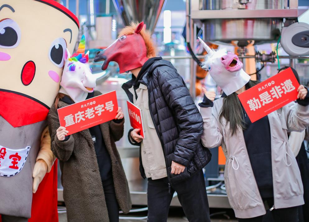 唱歌、換裝、劇本殺，火鍋店們玩起了哪些“跨界”？