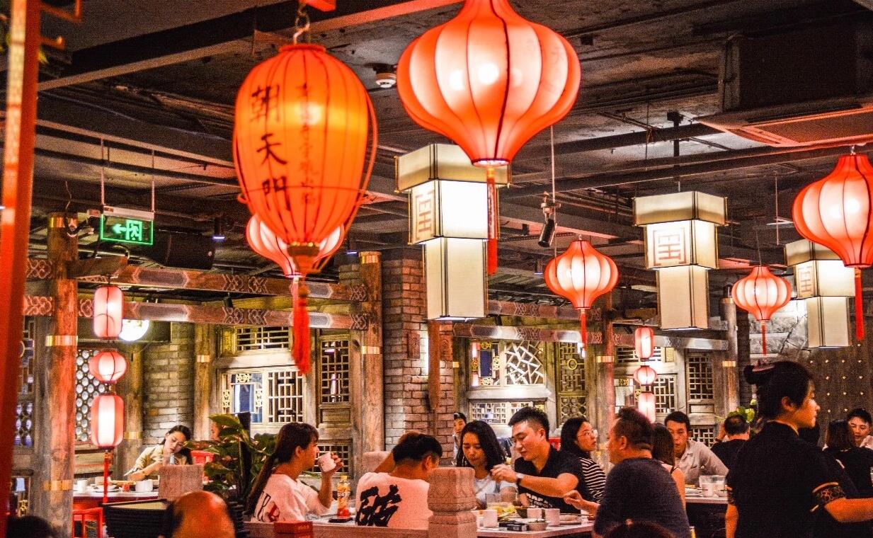 疫情下餐飲店火爆排隊，經營秘訣是什么？