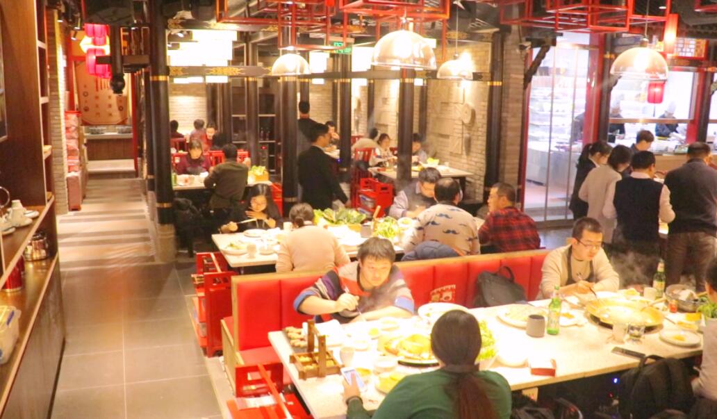 招5個服務員，可以開一家四川火鍋店？